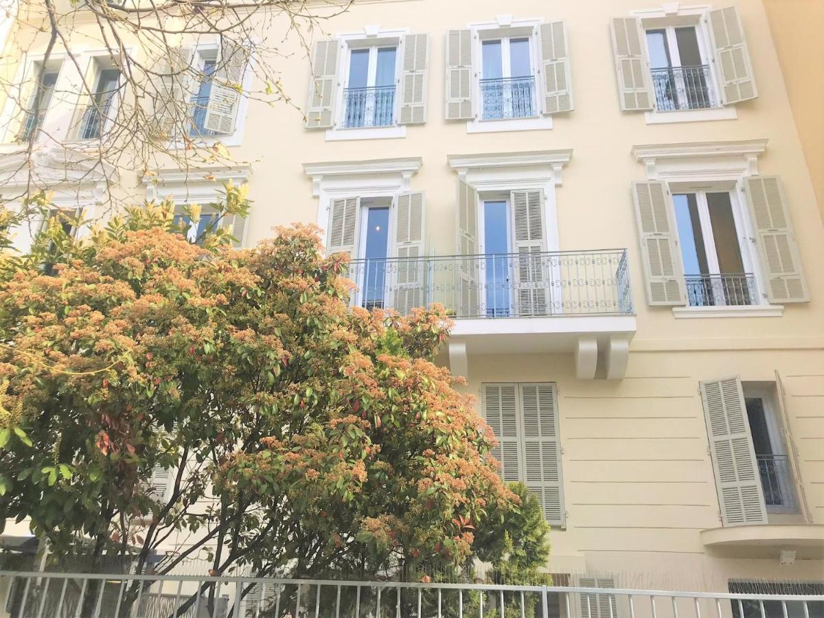Appartement Baie Des Anges Proche 102 *